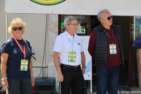 Mednarodna revija starodobnikov v Kamnik privabila ljubitelje klasičnih vozil (2)